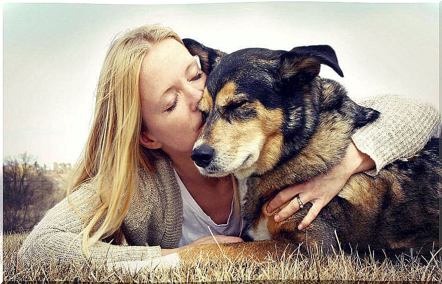 woman-kisses-her-dog